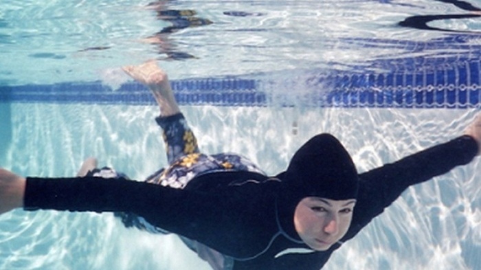 Bikini vs Burqini : la piscine de Bâle-Ville oblige les musulmanes à porter des vêtements moulants